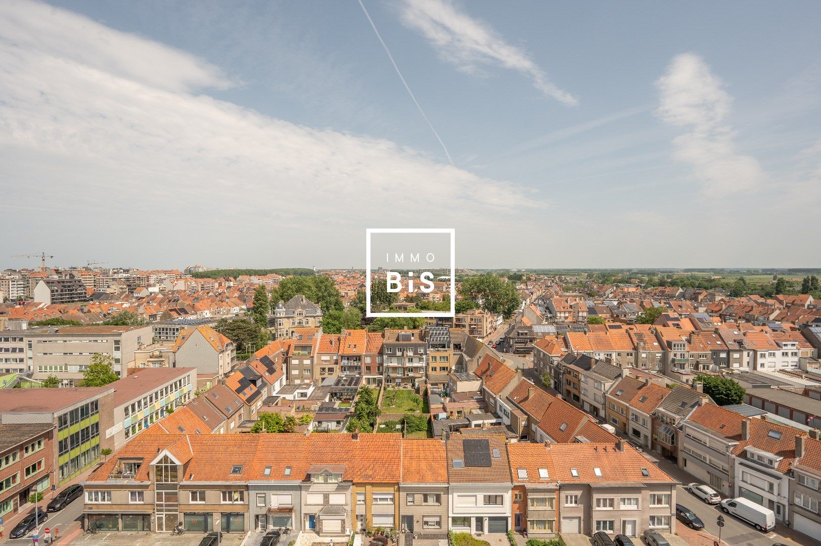HOOST is een iconische toren met een expressief gevelontwerp op enkele honderden meters van de zee foto 7