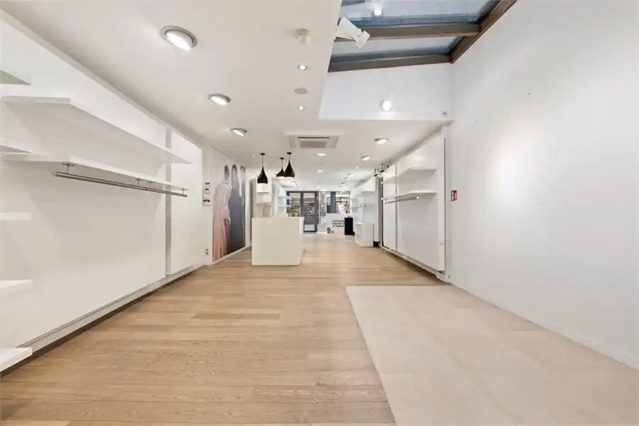 HANDELSRUIMTE TE HUUR MIDDEN IN HET STADSCENTRUM VAN SINT-TRUIDEN foto 15