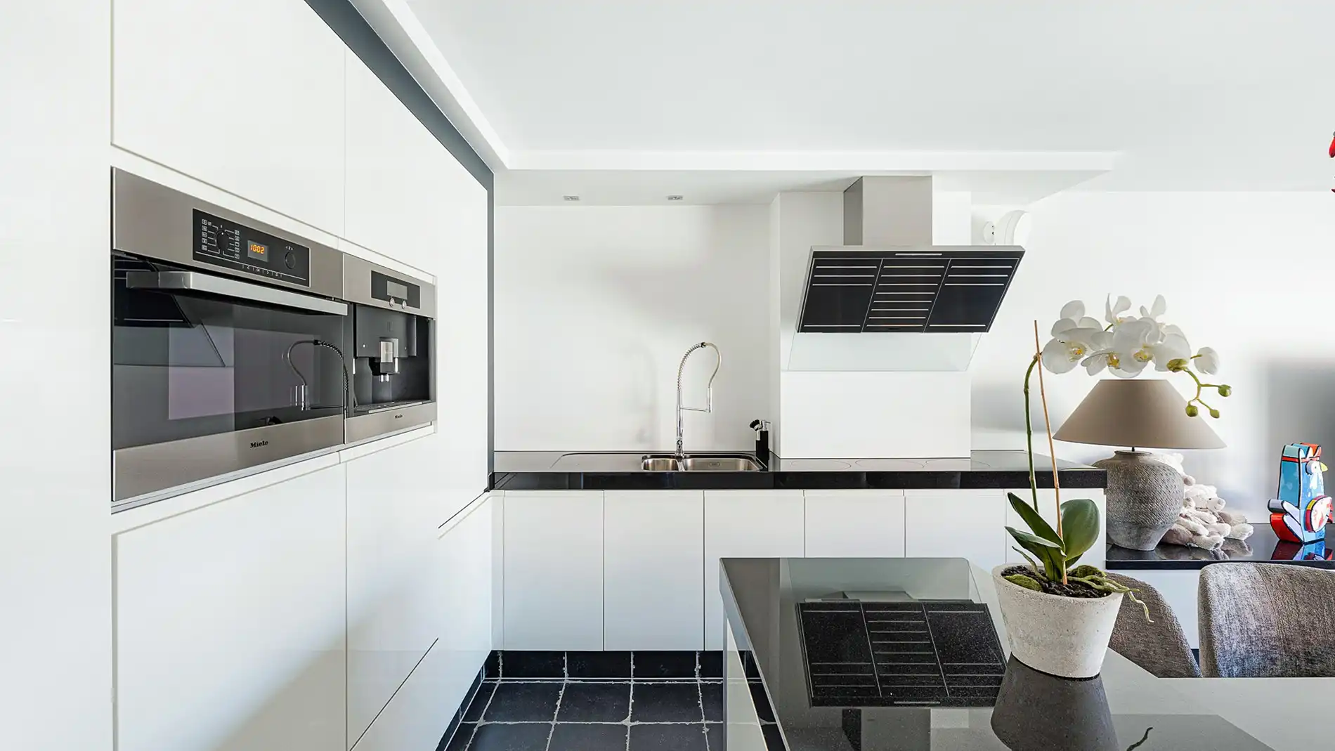 Zeer kwalitatief appartement in de Lippenslaan te koop foto 9