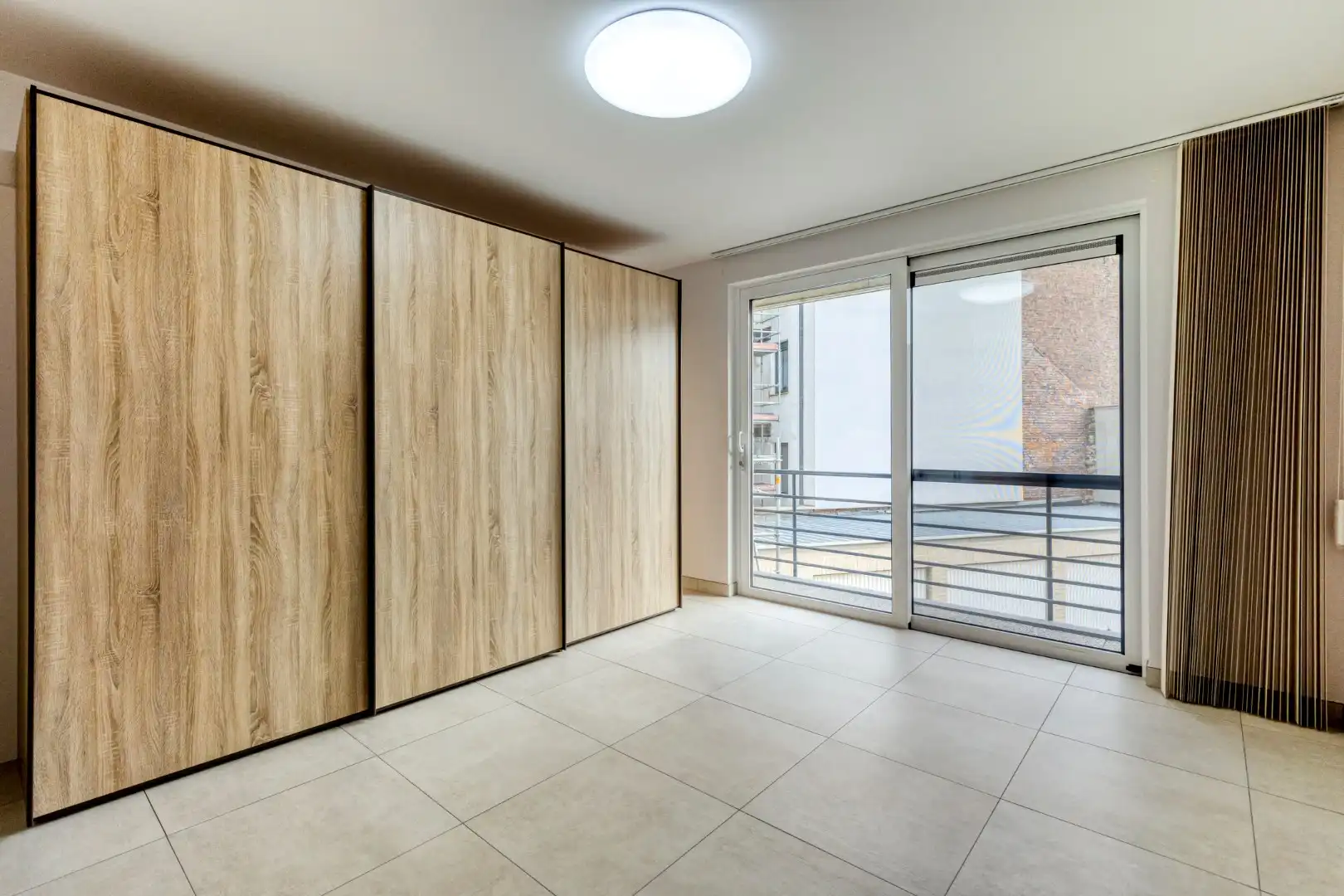 Ruim 2-slaapkamer appartement met parkeerplaats in Halle foto 8
