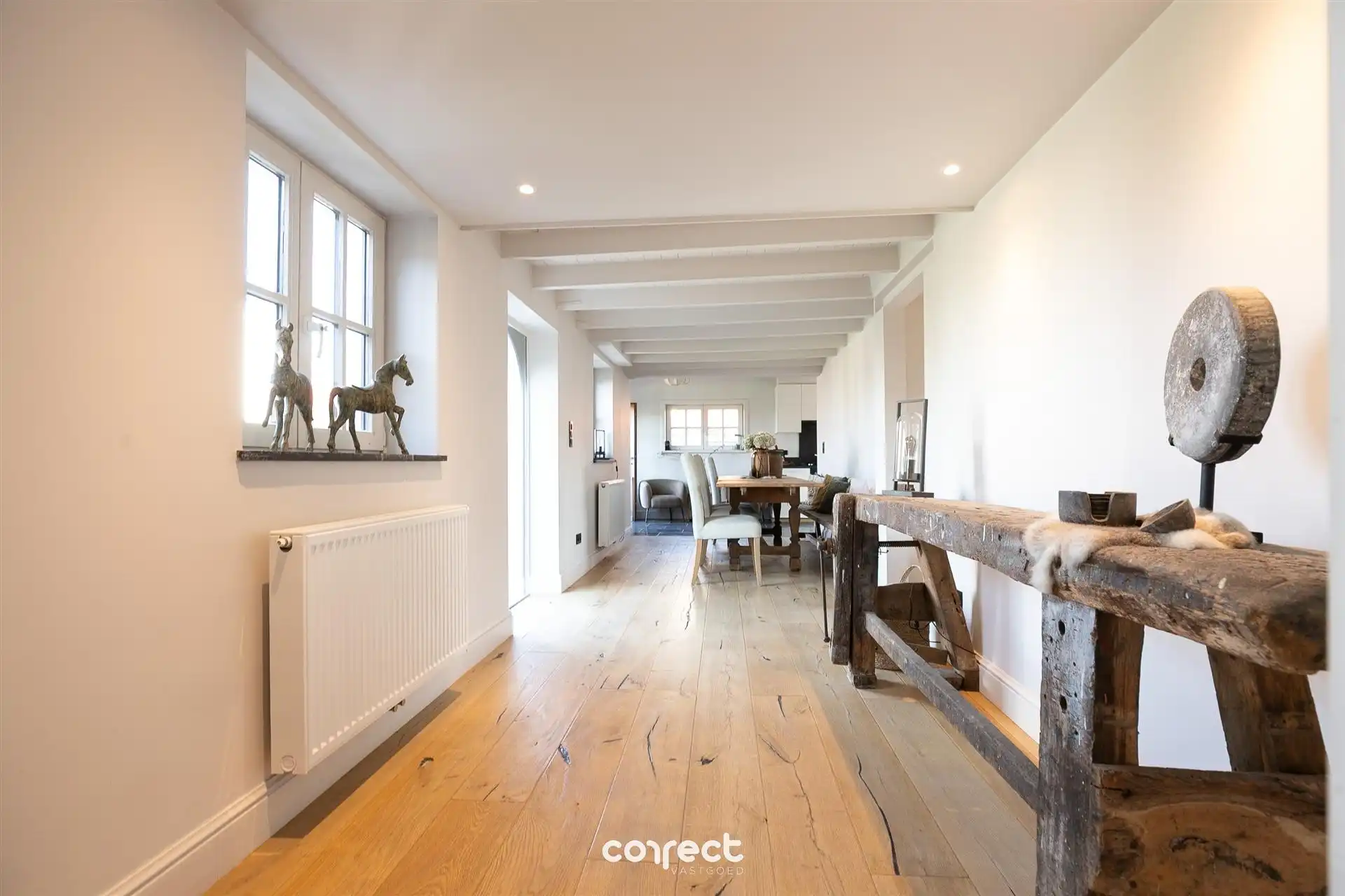 Smaakvolle, volledig gerenoveerde open bebouwing op rustige ligging. foto 5