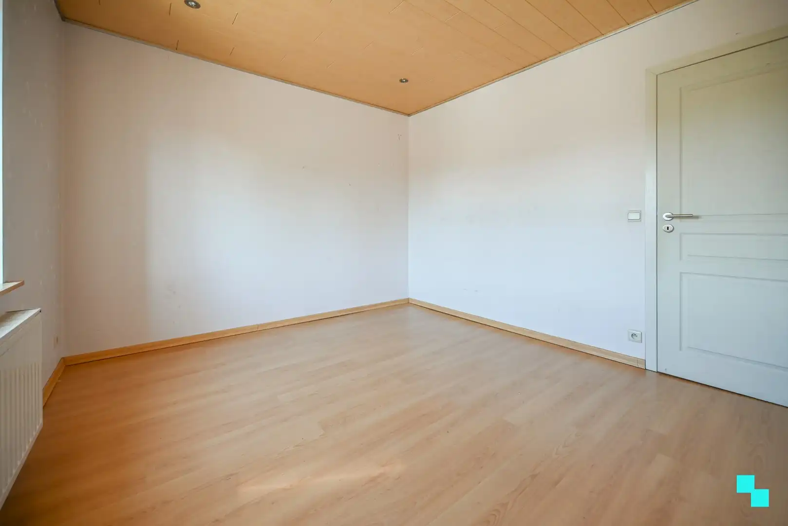 Riante halfopen woning met garage foto 27