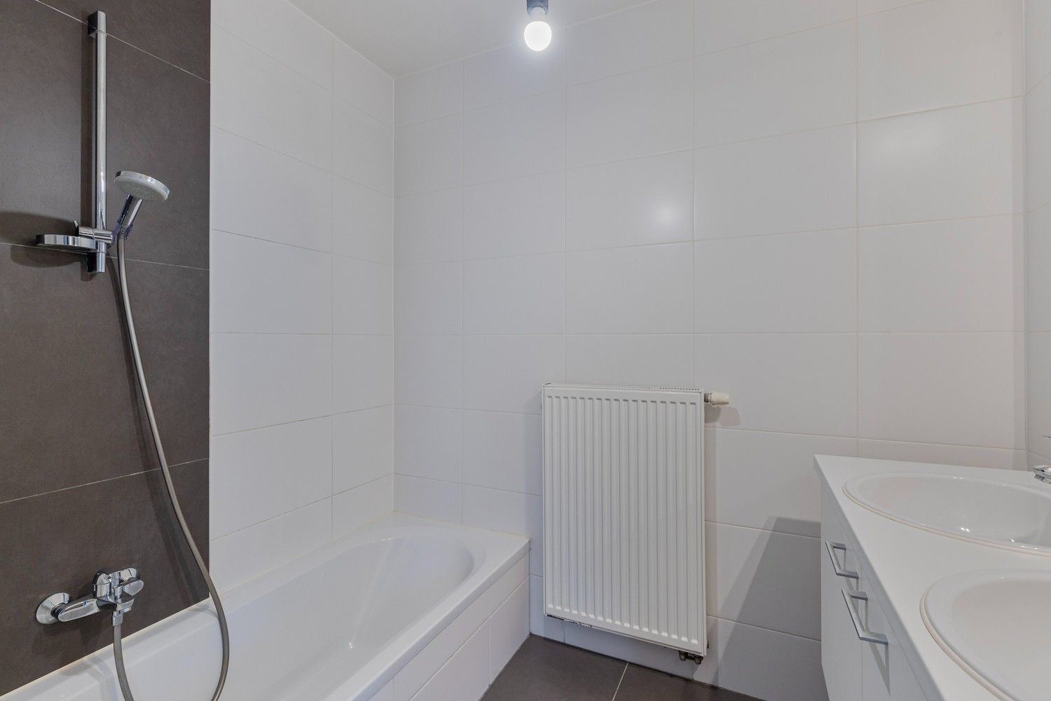 Verzorgd appartement met ruim terras foto 10