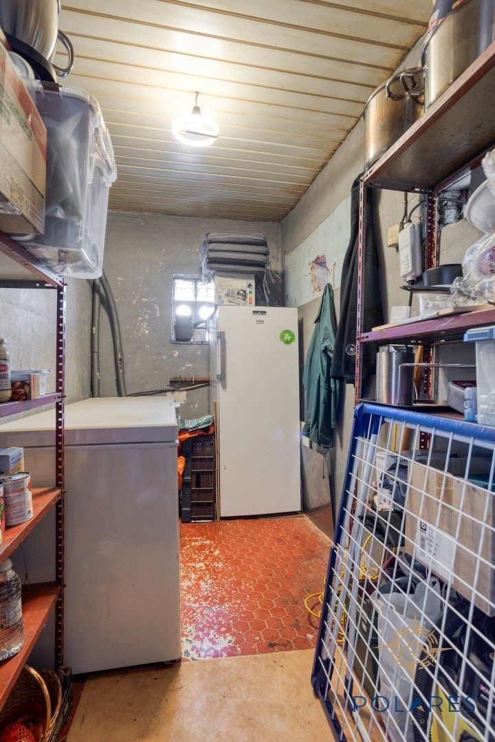 Goed gelegen taverne met woonst en grote parking foto 15