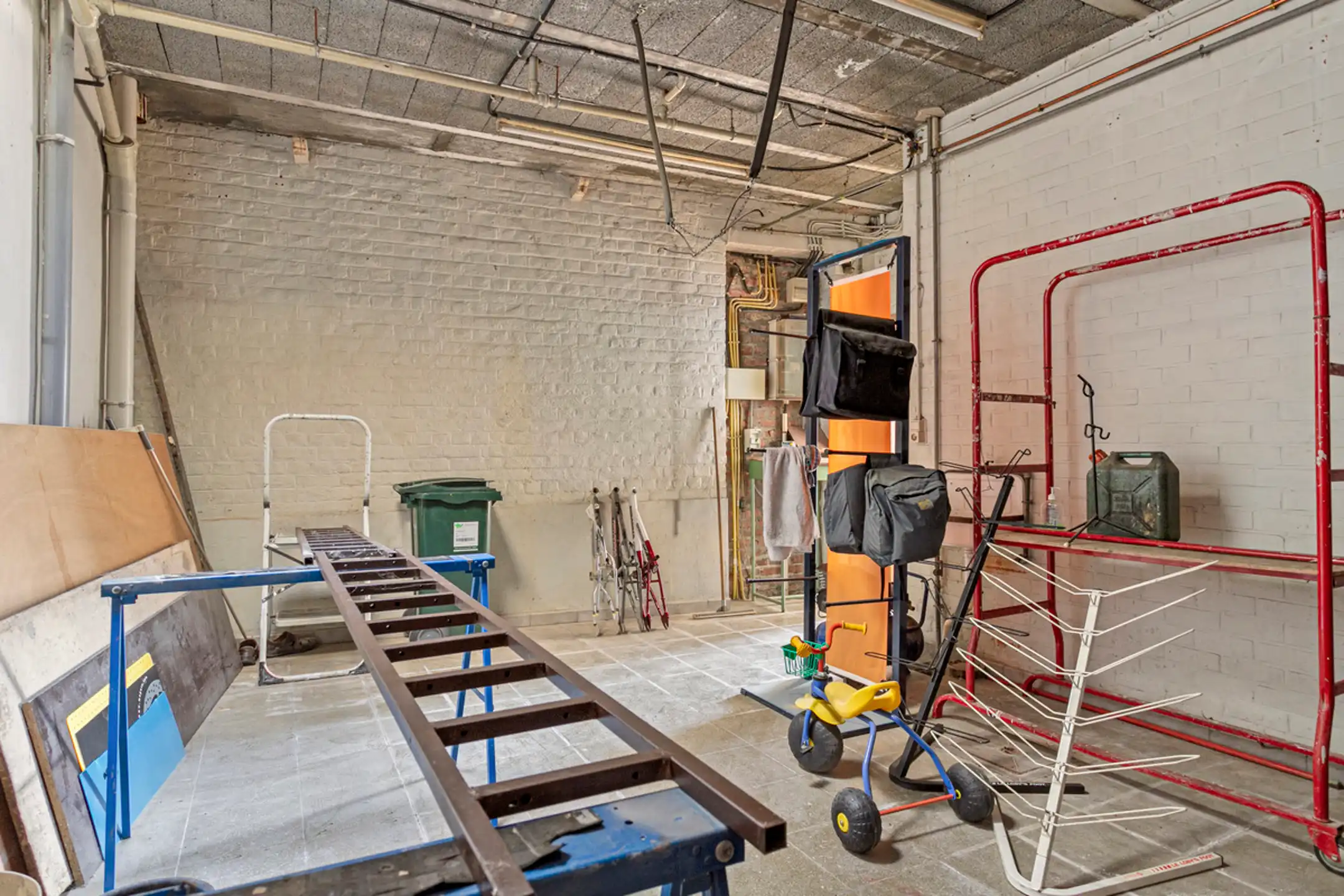 Eigendom met appartement én handelszaak met woonst & garage! foto 7