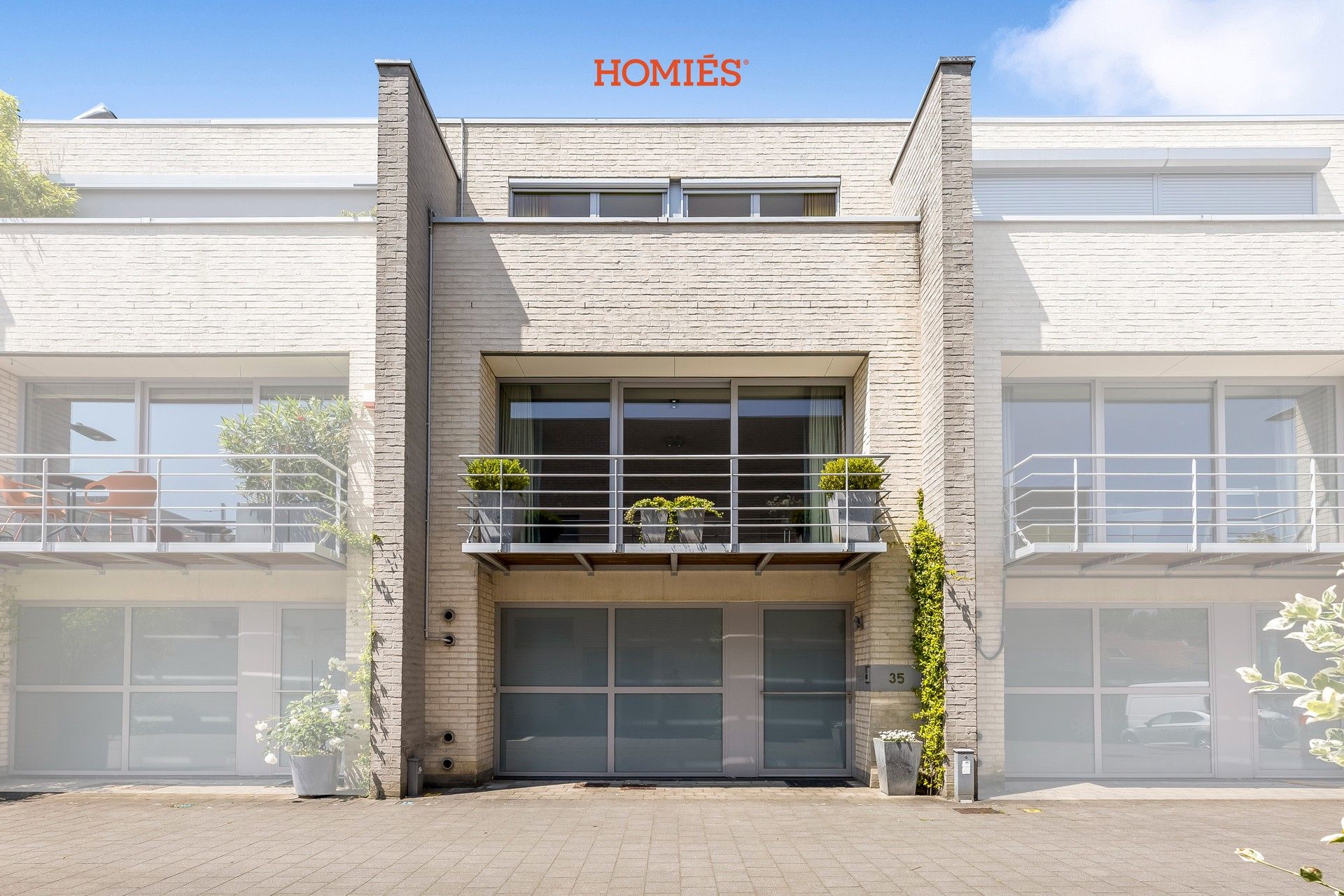 Energiezuinige stadswoning met inpandige garage foto {{pictureIndex}}