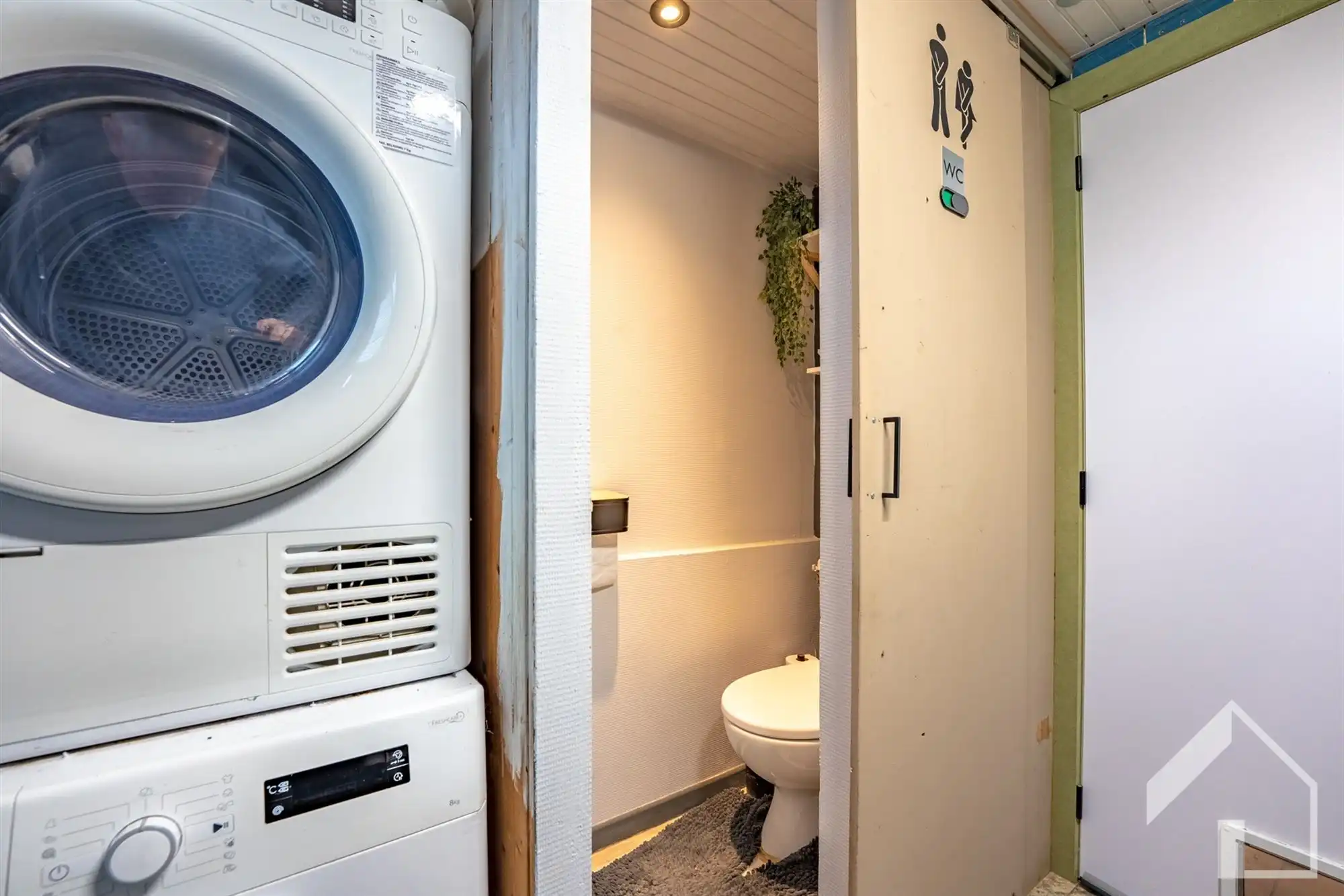 Af te werken gezinswoning op goede locatie in Wijnegem foto 9