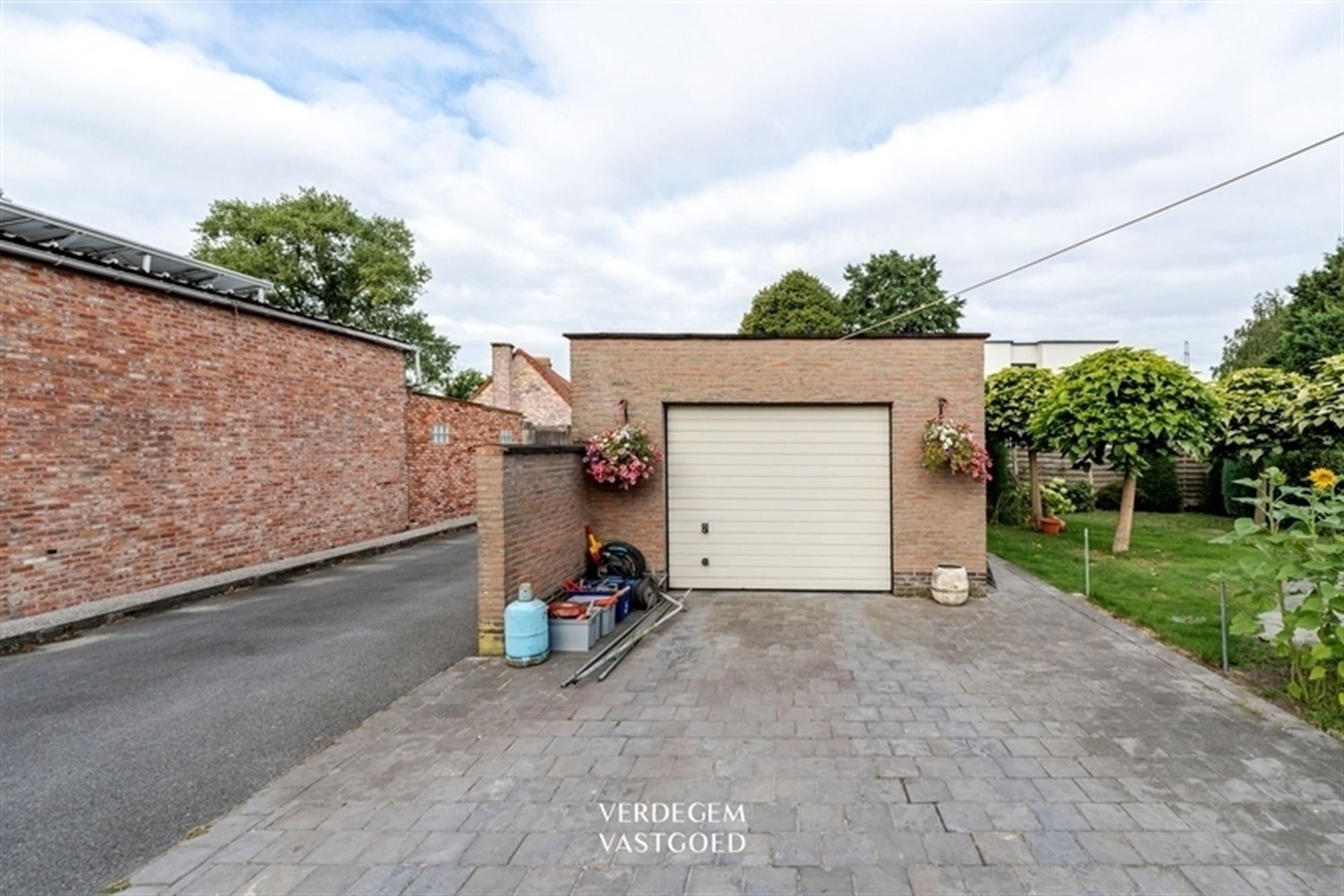 Bungalow met 4 slaapkamers en 2 garages op perceel van 1.029m² foto 18