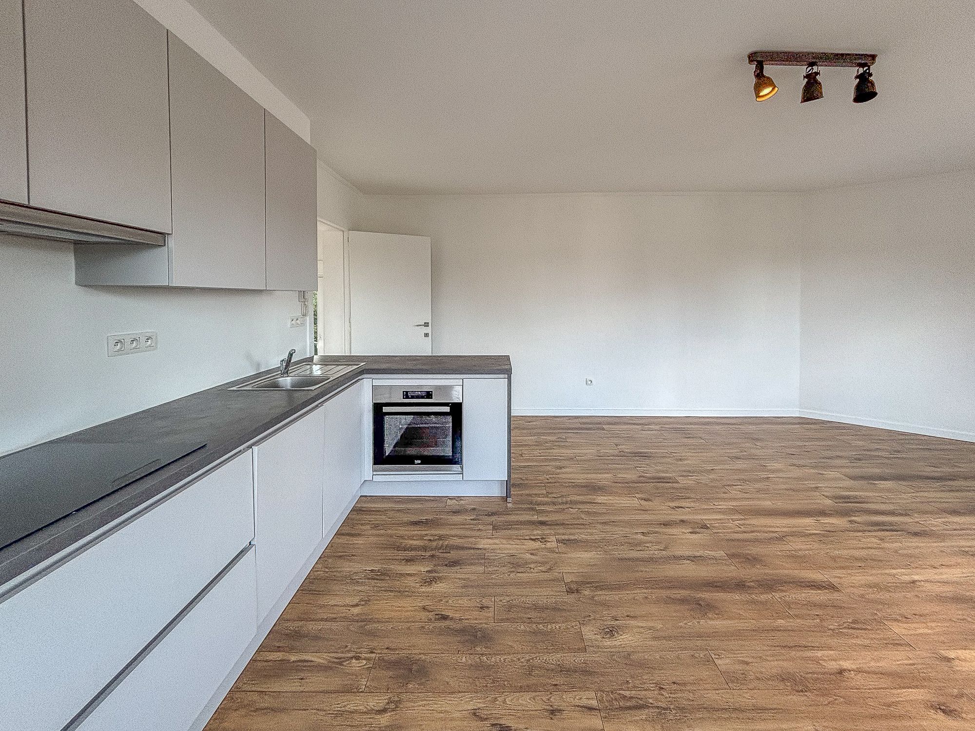 Lichtrijk appartement met terras foto 3