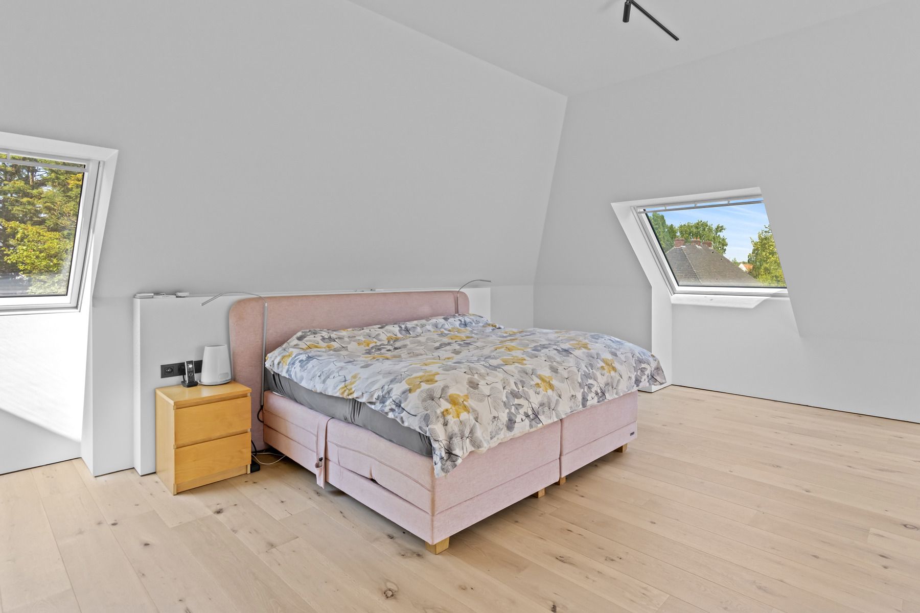 Zeer ruime, ideaal gelegen woning met praktijkruimte. foto 12