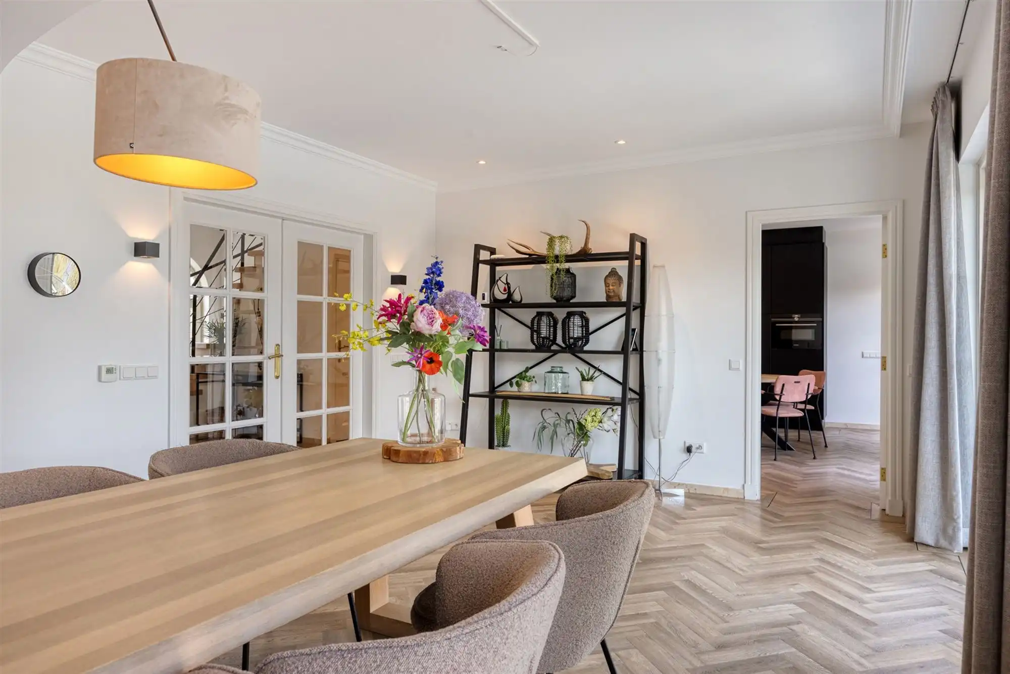 Instapklare tijdloze villa met 5 slpks op ca. 2000 m² foto 16