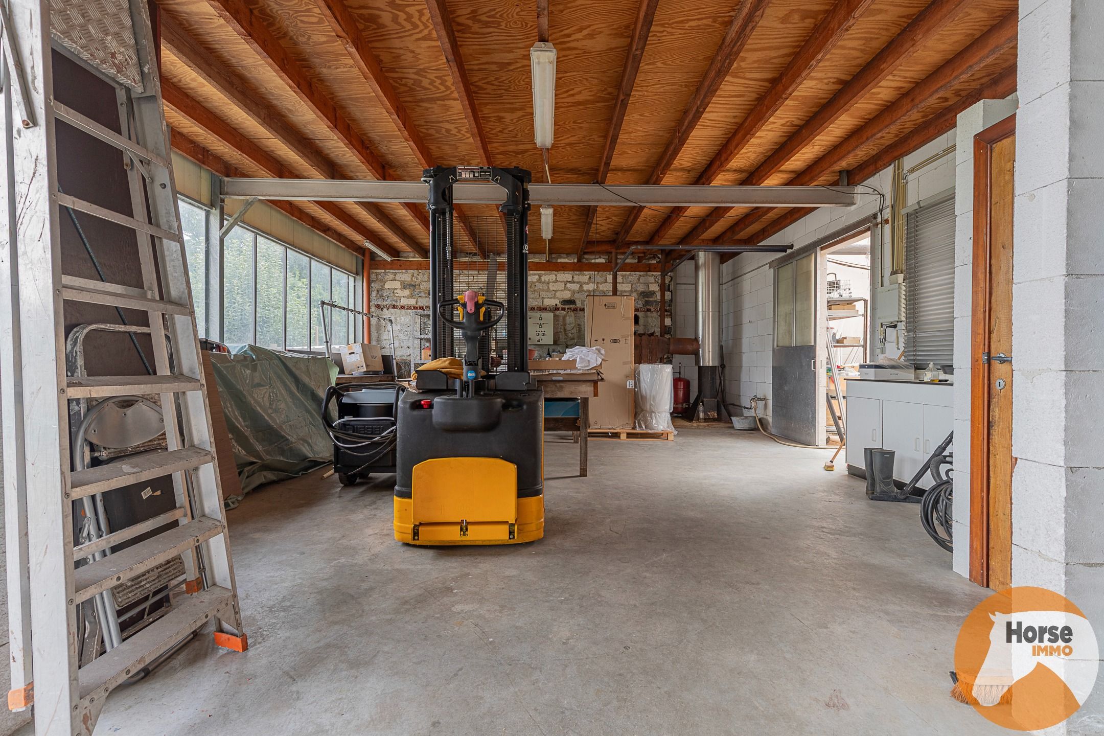 ERPE-MERE - Goed onderhouden woning met magazijn en serres foto 23