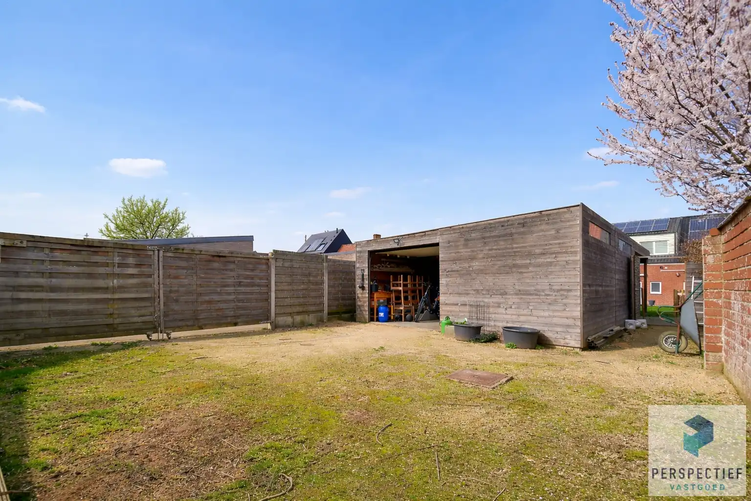 Rustig gelegen ruime halfopen woning met uitweg & bijgebouw/garage foto 19