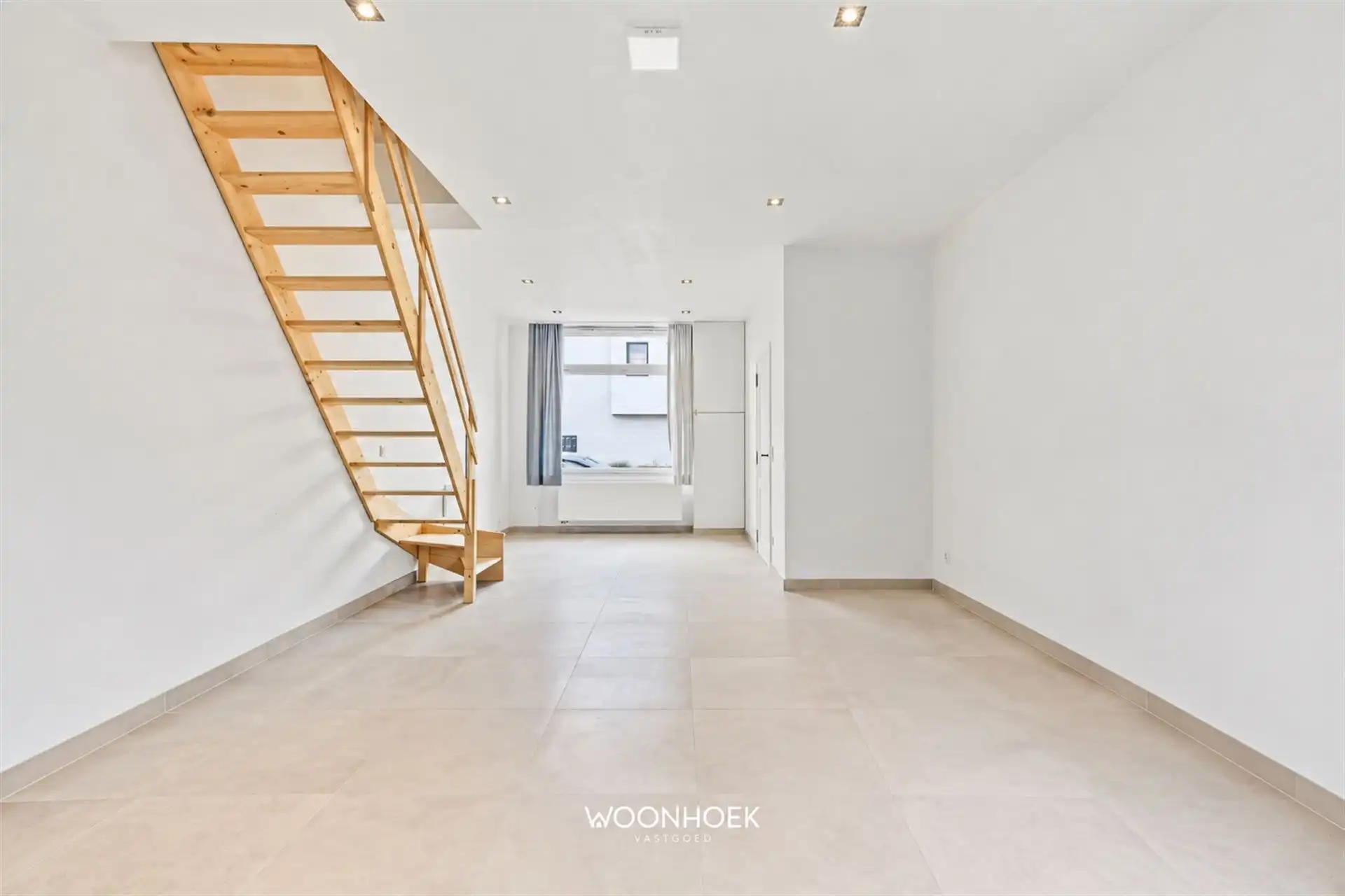 HO bebouwing met 4 slaapkamers op een perceel van 937 m² foto 2