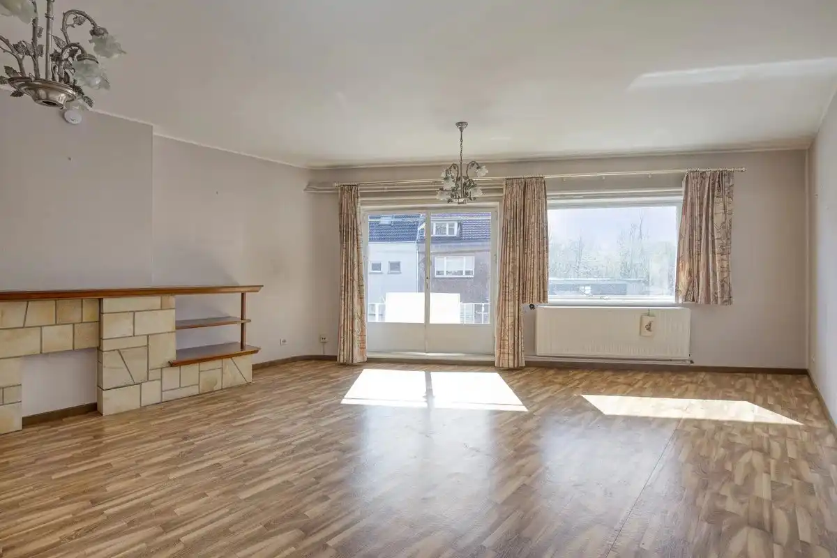 TE RENOVEREN APPARTEMENT MET 2 SLPK'S IN KURINGEN (HASSELT) foto 2