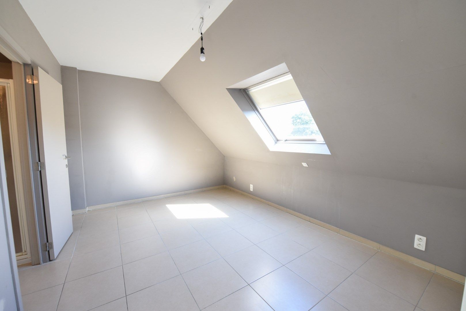 Lichtrijk duplex-appartement op een schitterende ligging in Centrum Waregem met garage! foto 5