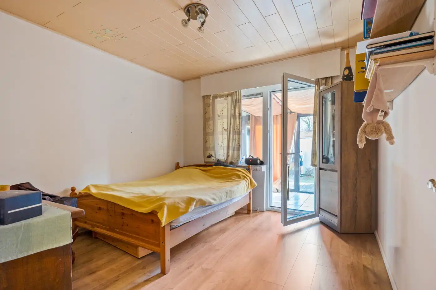 Gelijkvloers appartement met 2 slpk., veranda, verhard tuintje en garage foto 8