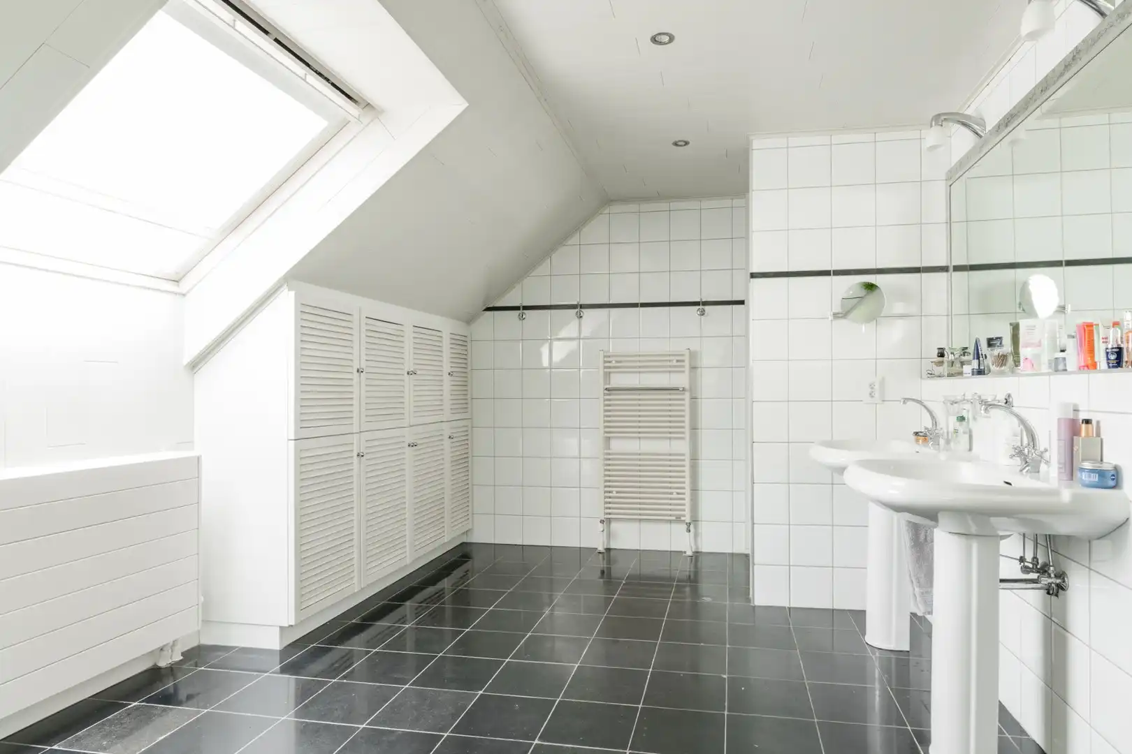 Charmante & sfeervolle, instapklare, energiecorrecte (EPC B) villa-landhuis met 5 slaapkamers, 3 badkamers, bureau én dubbele garage. foto 52