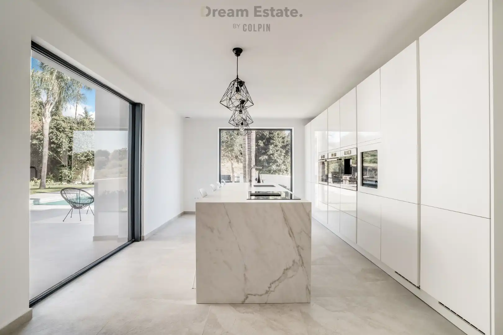 Een moderne familie villa te El Paraiso, Benahavis, New Golden Mile foto 4