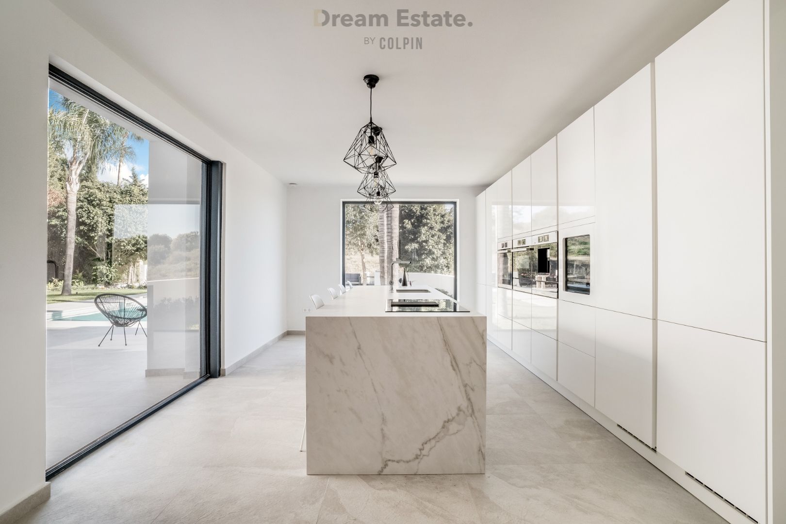 Een moderne familie villa te El Paraiso, Benahavis, New Golden Mile foto 4