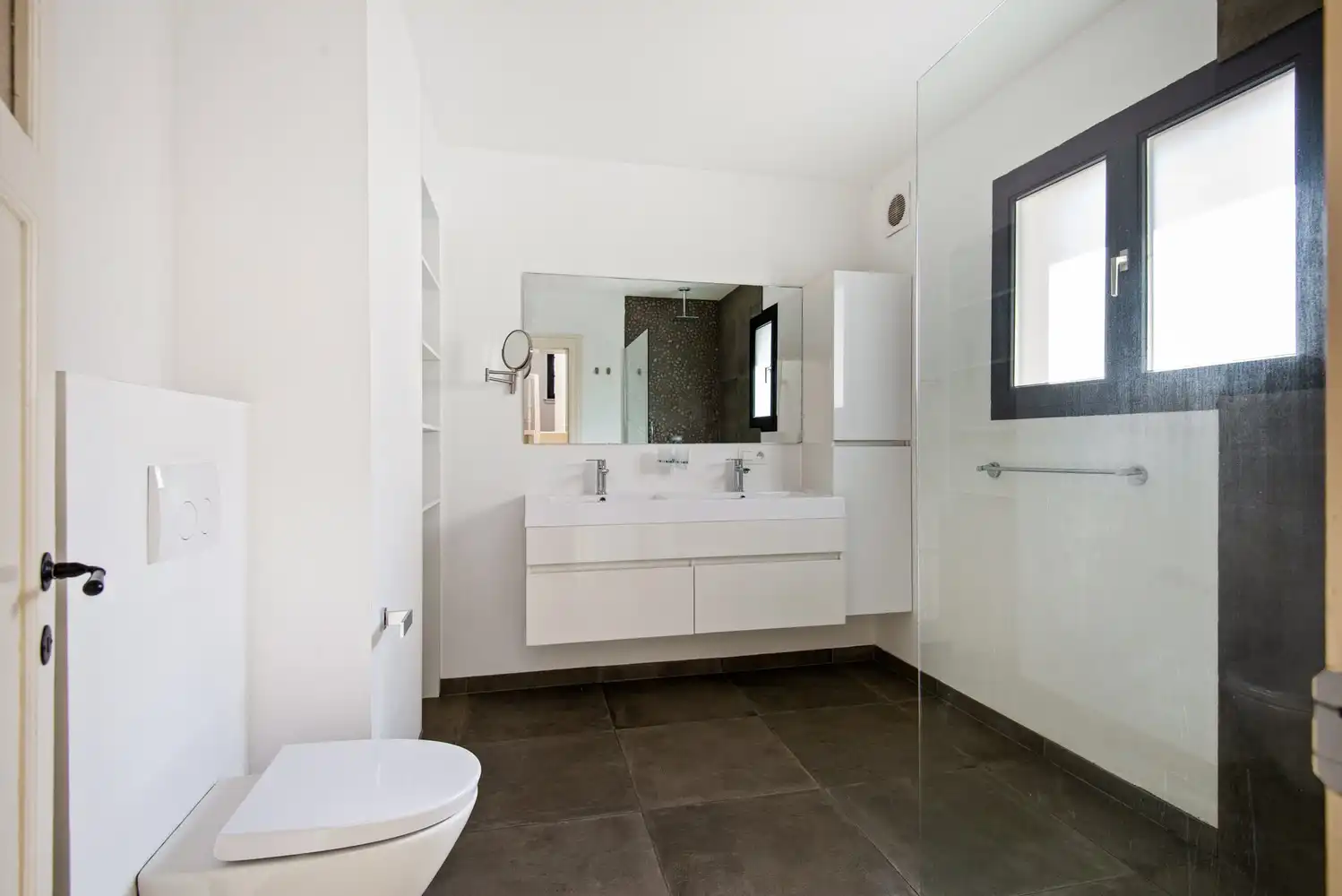 Ruime en instapklare gezinswoning met 4 slaapkamers in Wilrijk foto 18