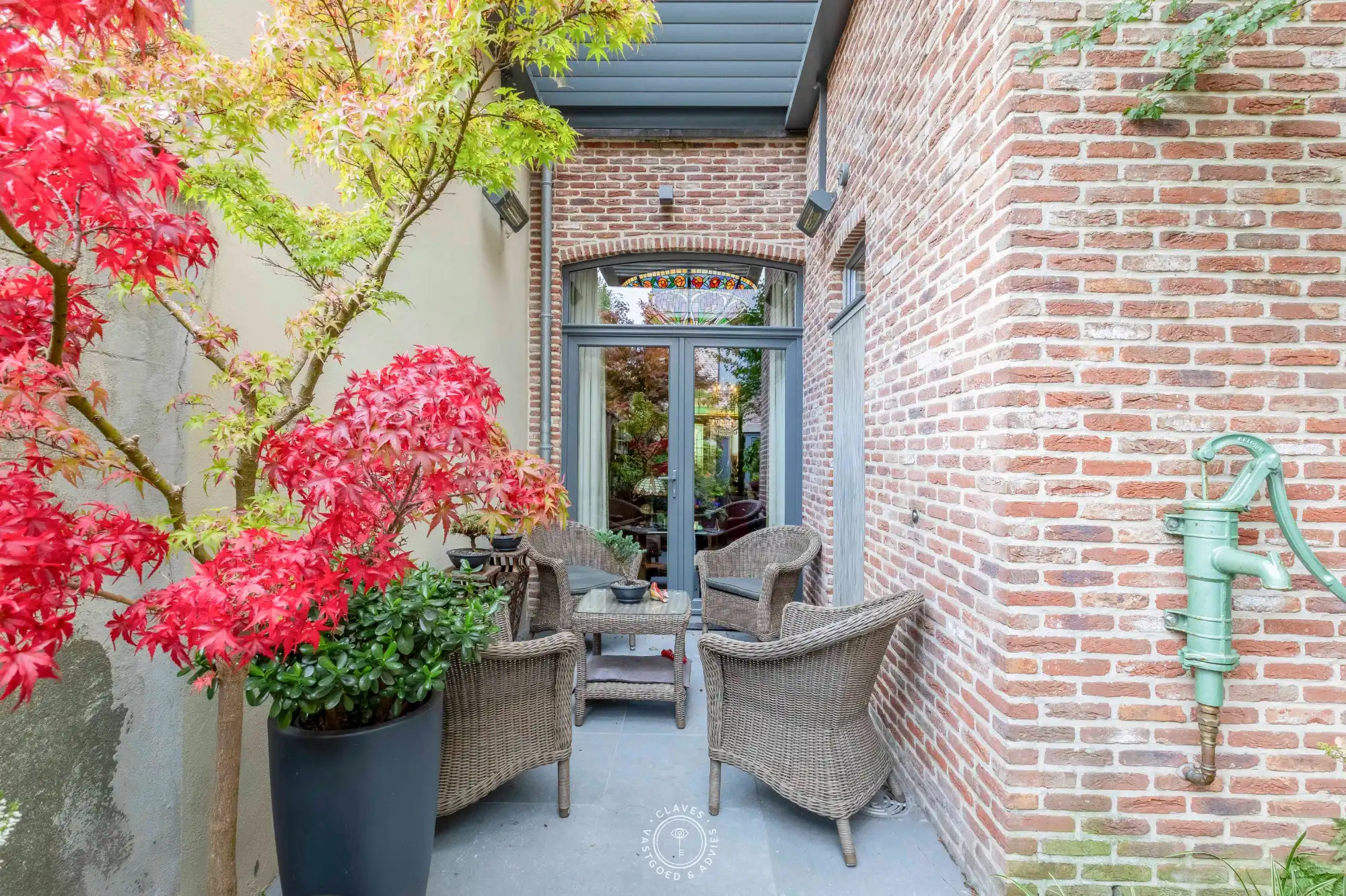 Uniek gerenoveerd herenhuis met multifunctioneel bijgebouw foto 12