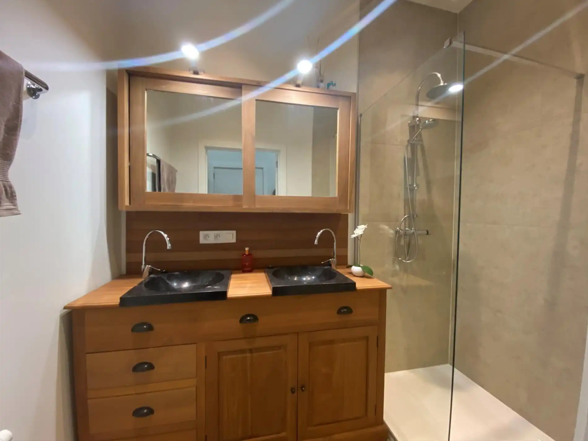 Recent ruim tuinappartement met 2 slaapkamers foto 7