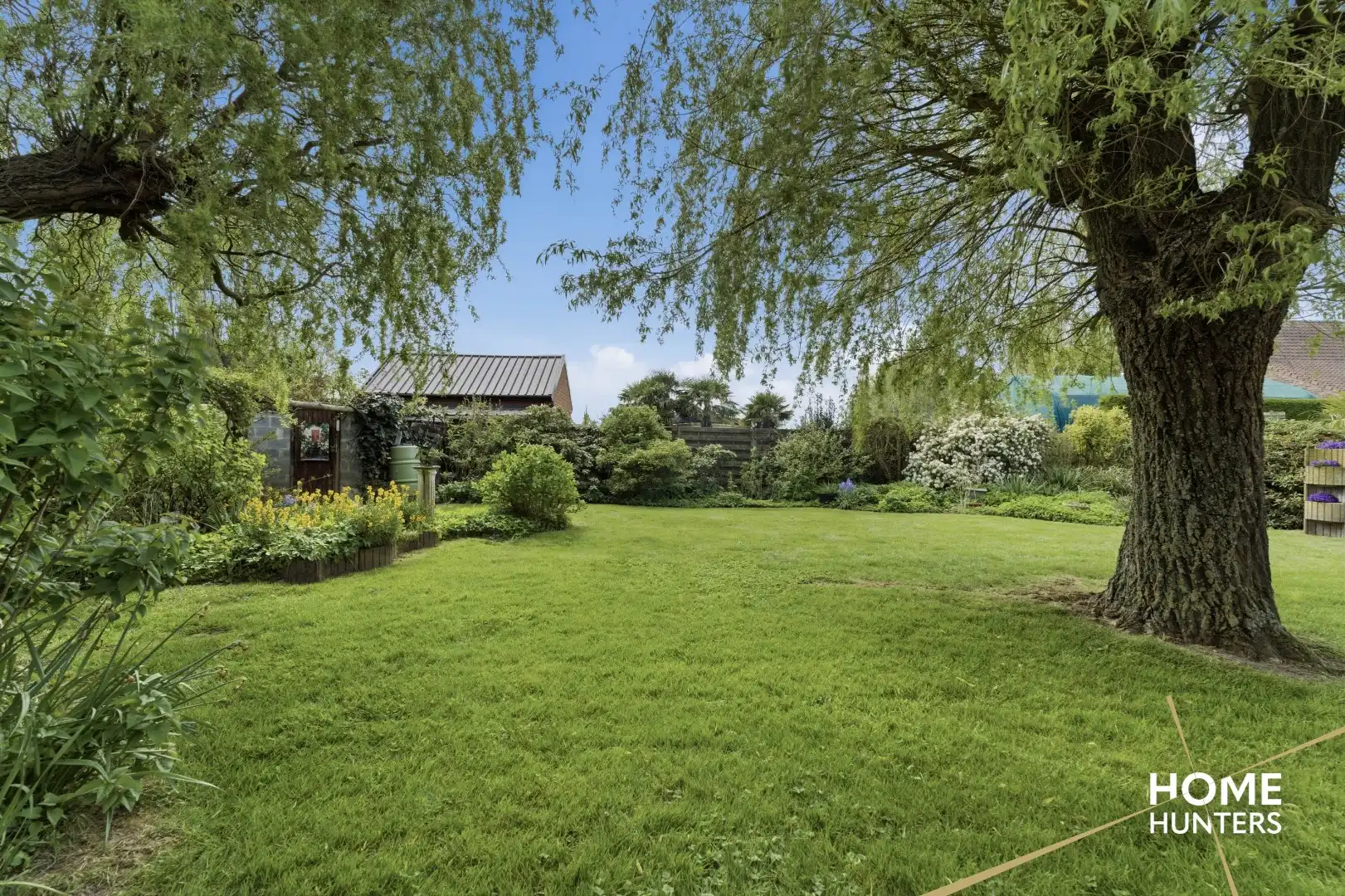 Instapklare villa met 5 slaapkamers, een ruime garage en een prachtige tuin te Dikkebus foto 33