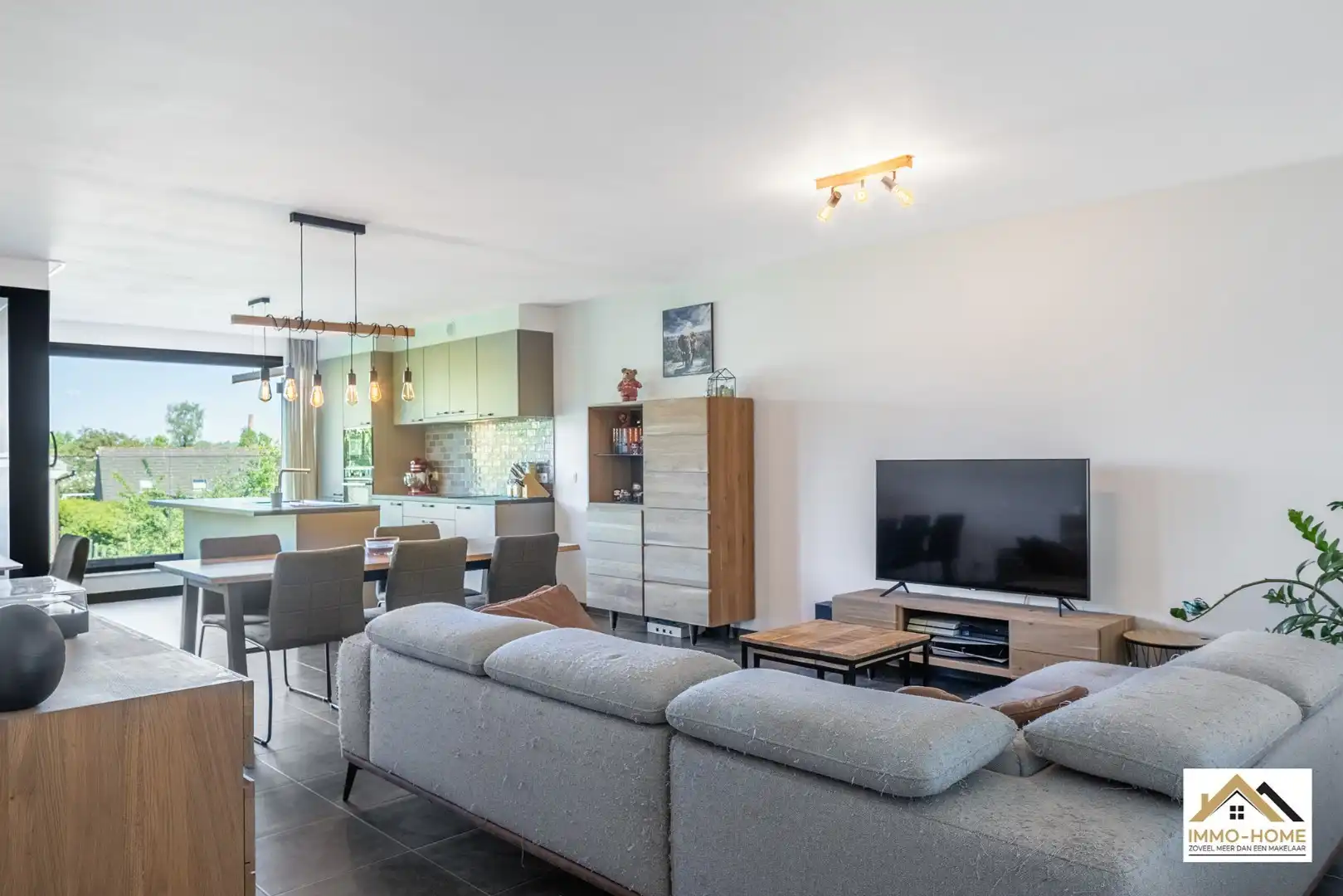 Instapklaar modern appartement met autostaanplaats foto {{pictureIndex}}