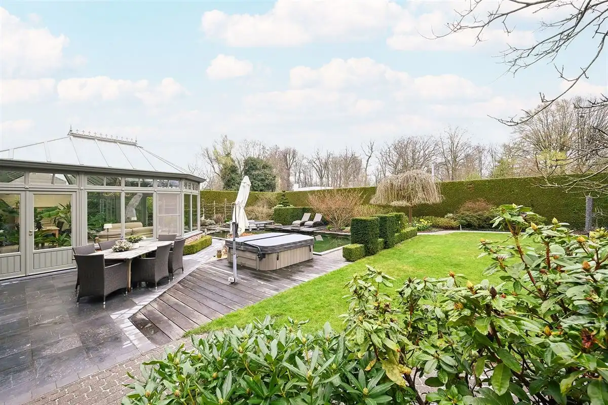 Instapklare villa met zwemvijver foto 25