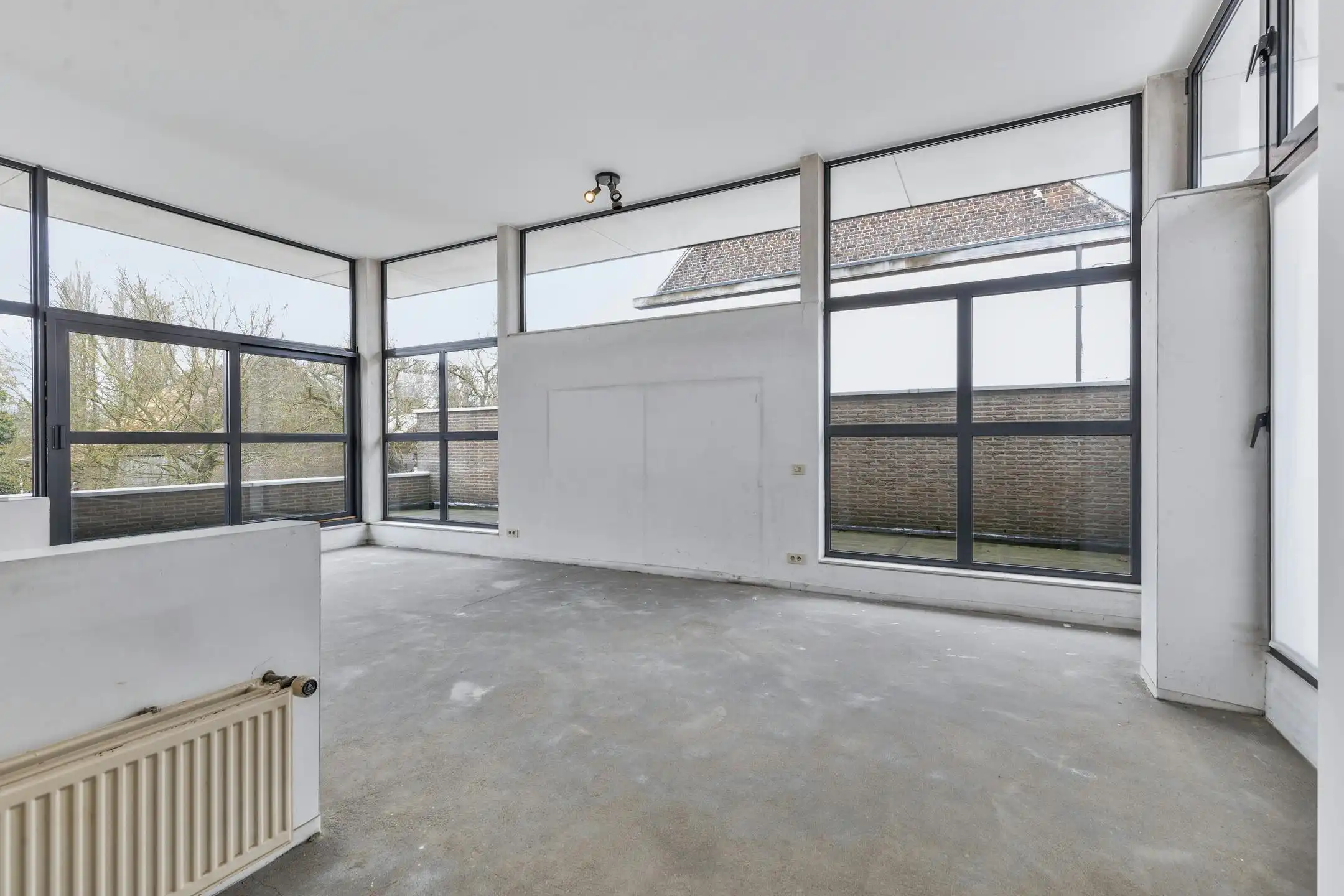 Half open woning / praktijk met leuke tuin te Bissegem foto 10