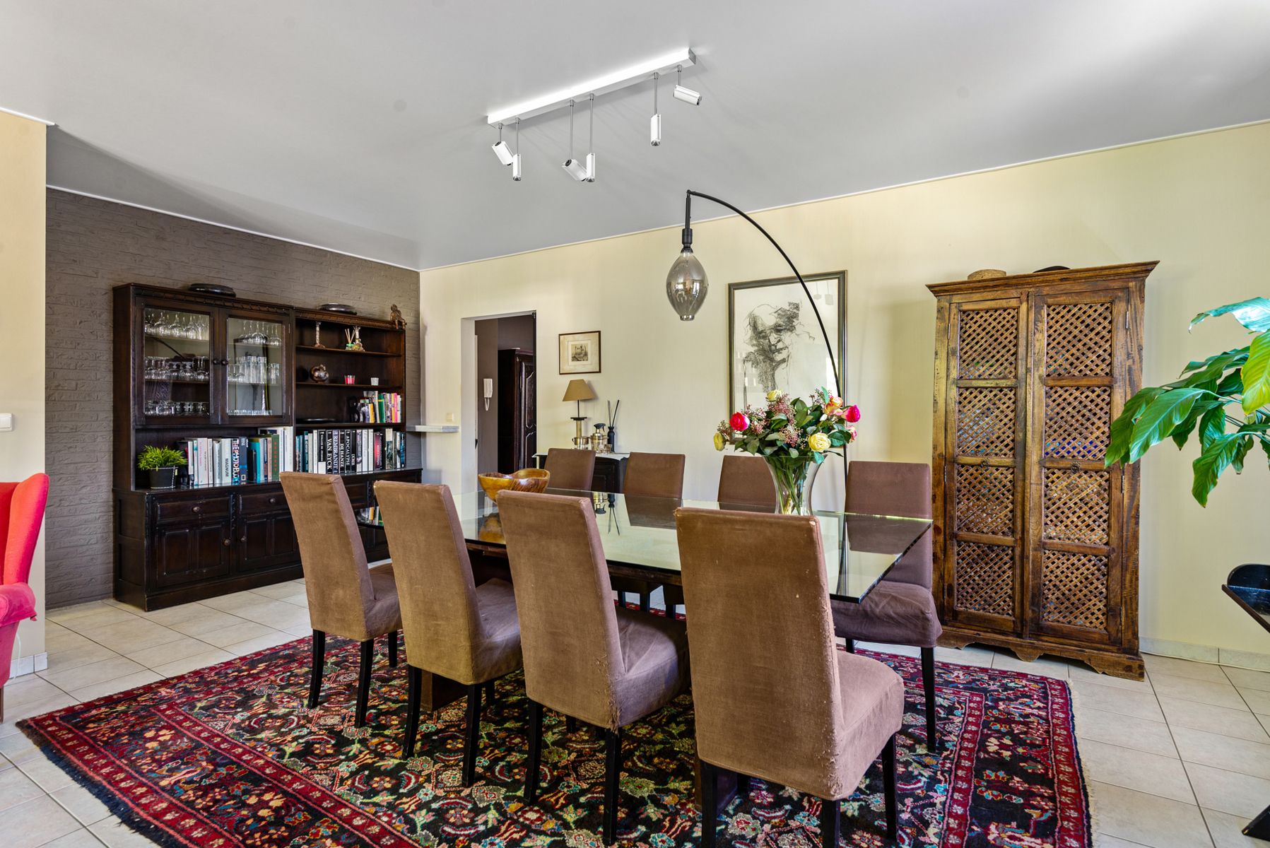 Ruim appartement met drie slaapkamers foto 6