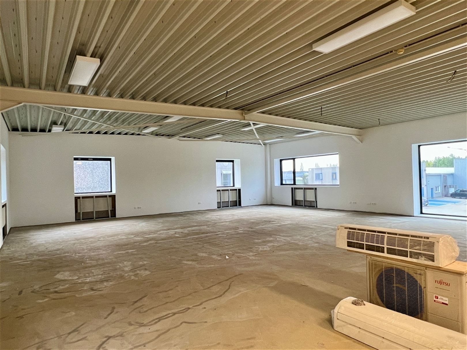 Nieuwbouw magazijn met kantoren in Lokeren foto 17