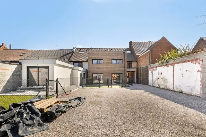 Volledig gerenoveerd, 1 slaapkamer appartement  met terras en parkeerplaats TE KOOP in Beveren-Leie! foto 26