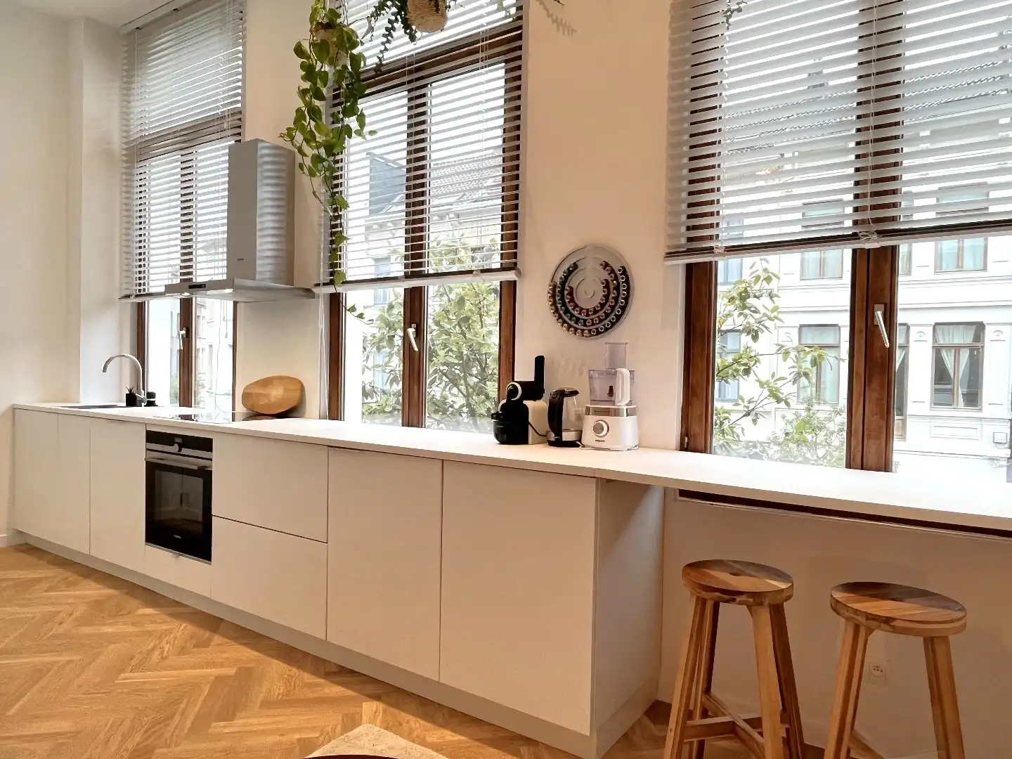 Stijlvol gemeubelde studio aan de Marnixplaats foto 4