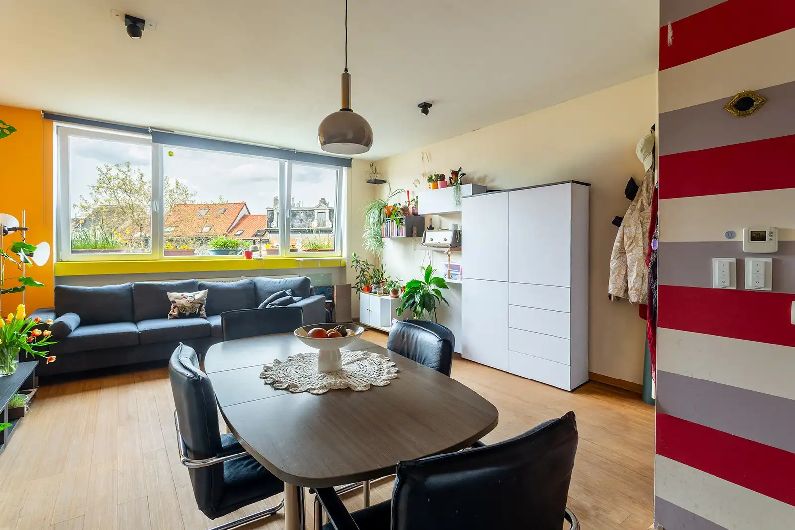 Lichtrijk appartement met terras vlak bij centrum foto 2