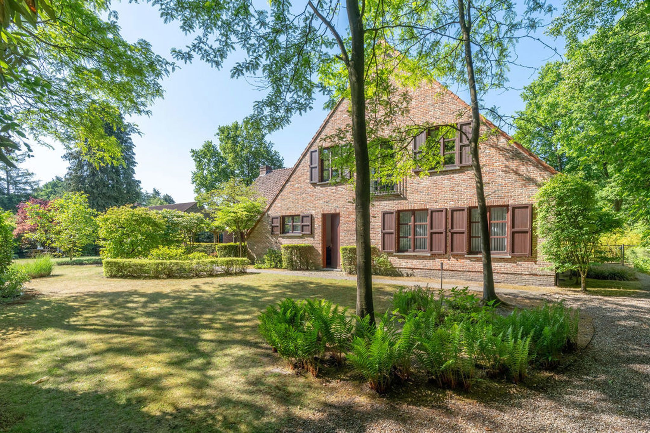 Ruime villa met 6 slpk op 2.295 m² grond met veel privacy foto 5