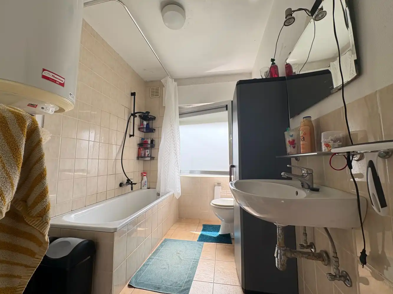 Rustig gelegen woning met 4 slaapkamers en een garage foto 12