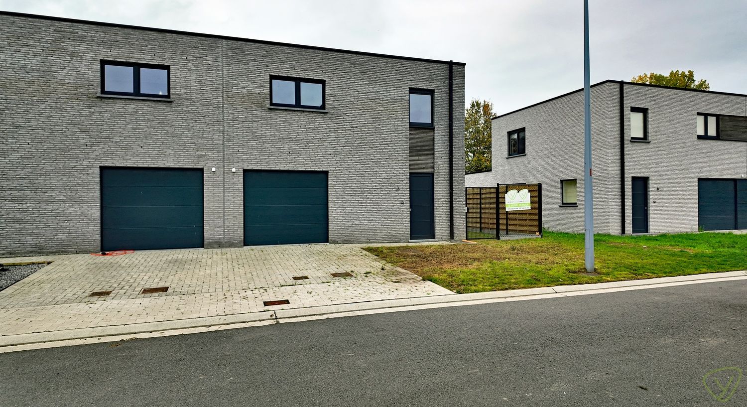 Ruime energiezuinige nieuwbouwwoning met 3 slaapkamers in Aalter! foto {{pictureIndex}}