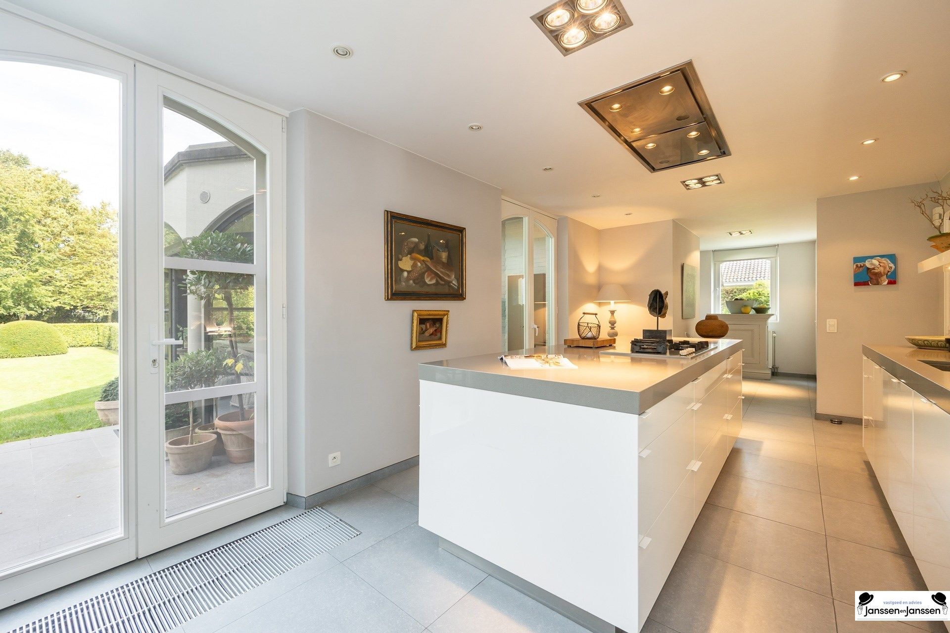 Tijdloze elegantie met moderne luxe foto 12