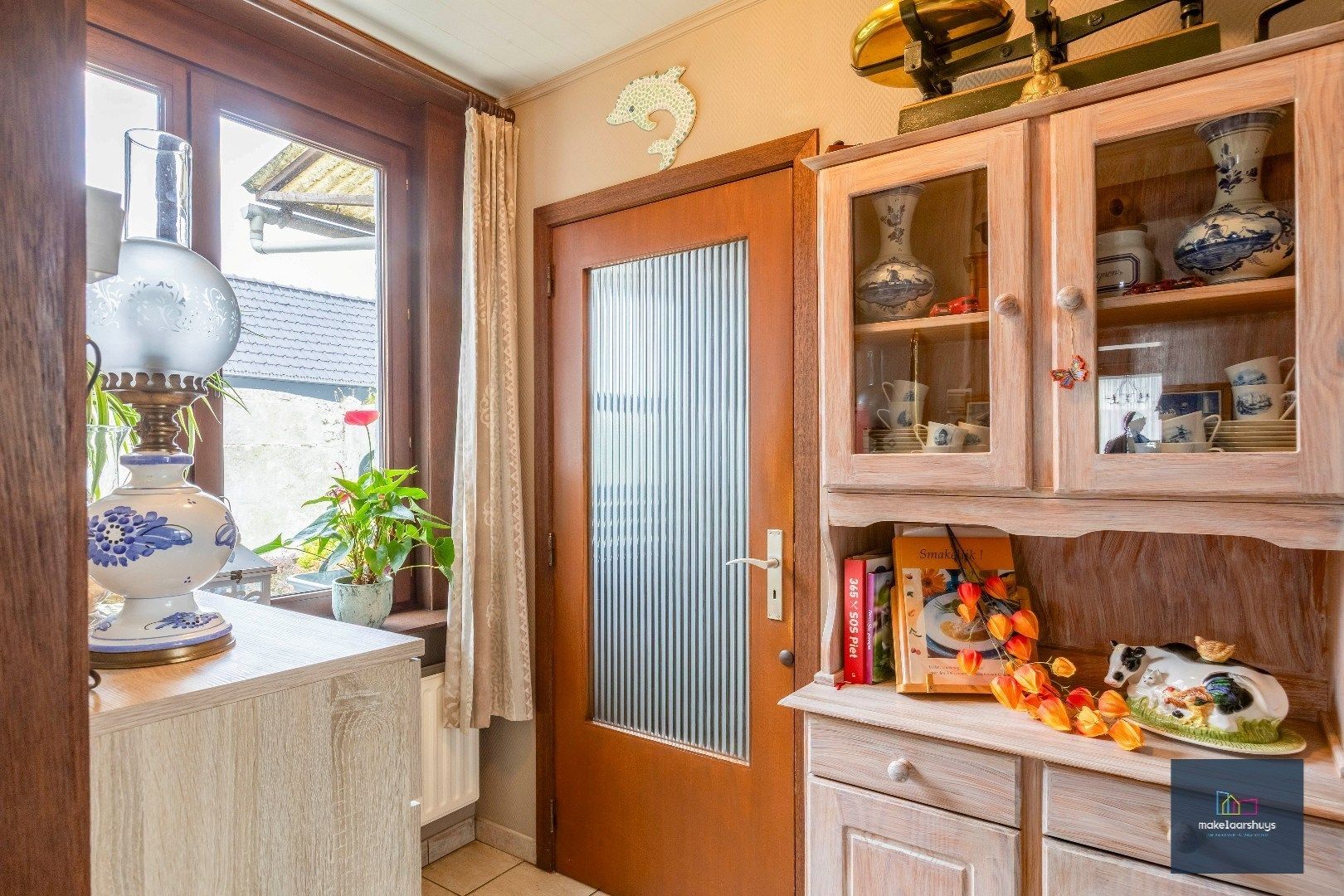 Verzorgde halfopen bebouwing met grote tuin en carport  foto 5