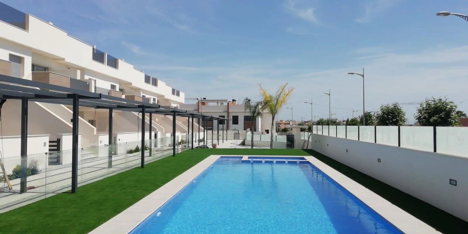 Modern comfort aan de Costa Blanca: nieuwbouw appartementen in Pilar de la Horadada foto {{pictureIndex}}