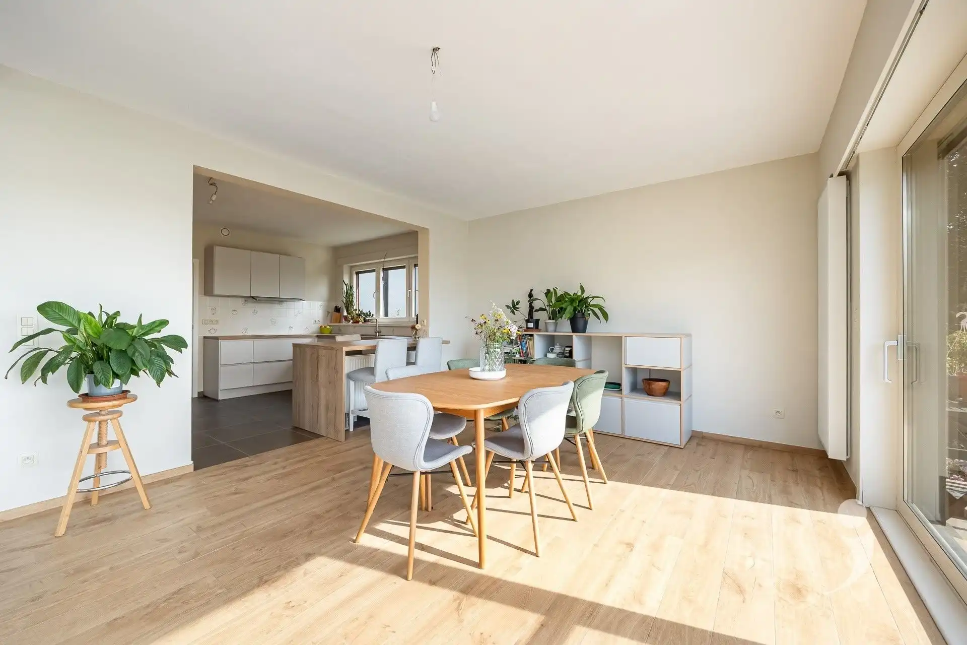 Gerenoveerde woning met prachtig zicht over de velden foto 7