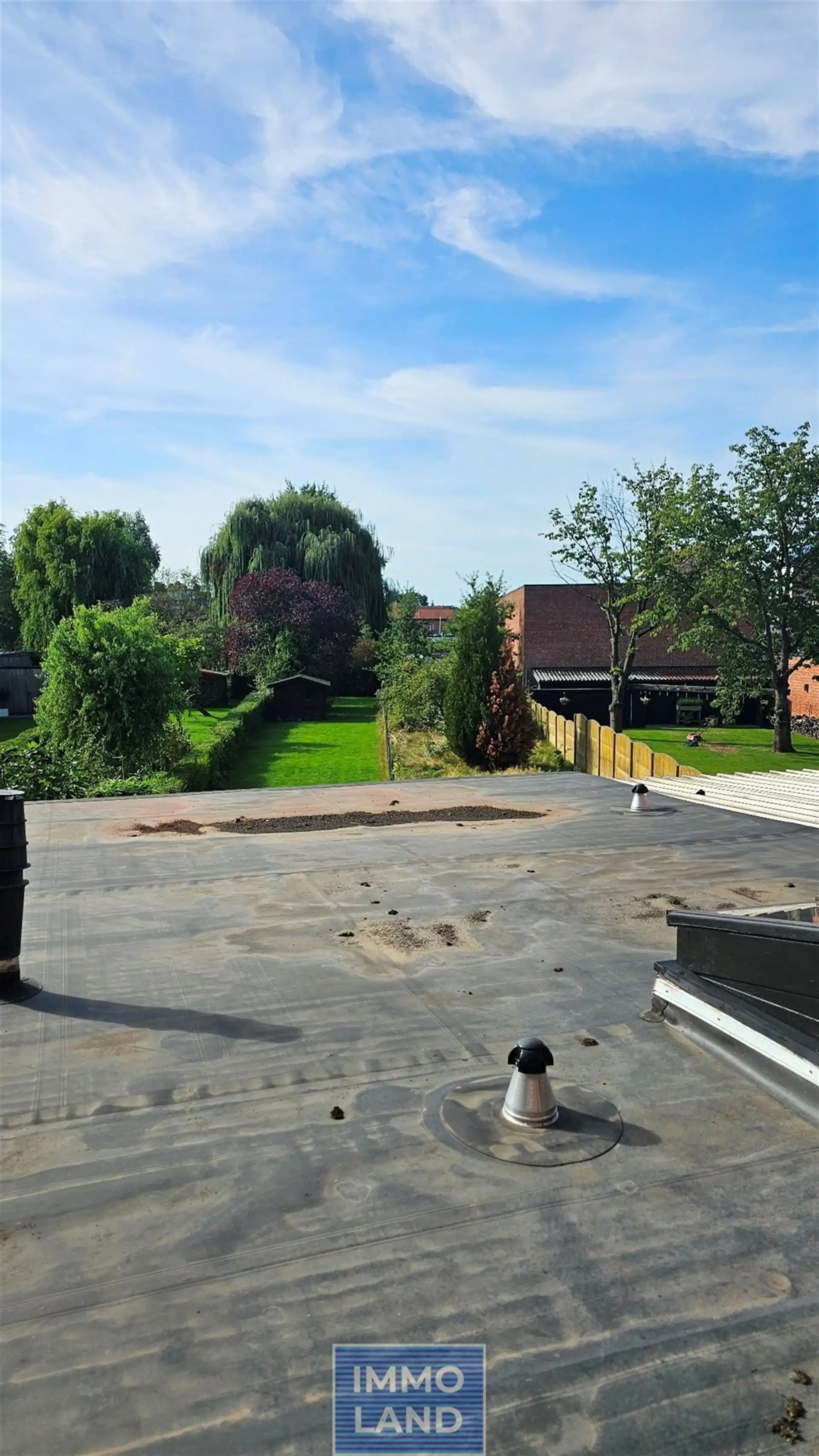 Charmante rijwoning met diepe zuid gerichte tuin in Hasselt. foto 16