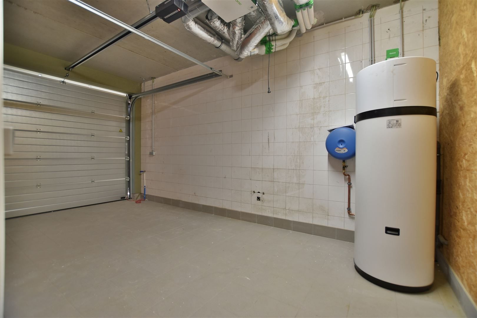 Prachtig gelijkvloers appartement met koertje en garage foto 8