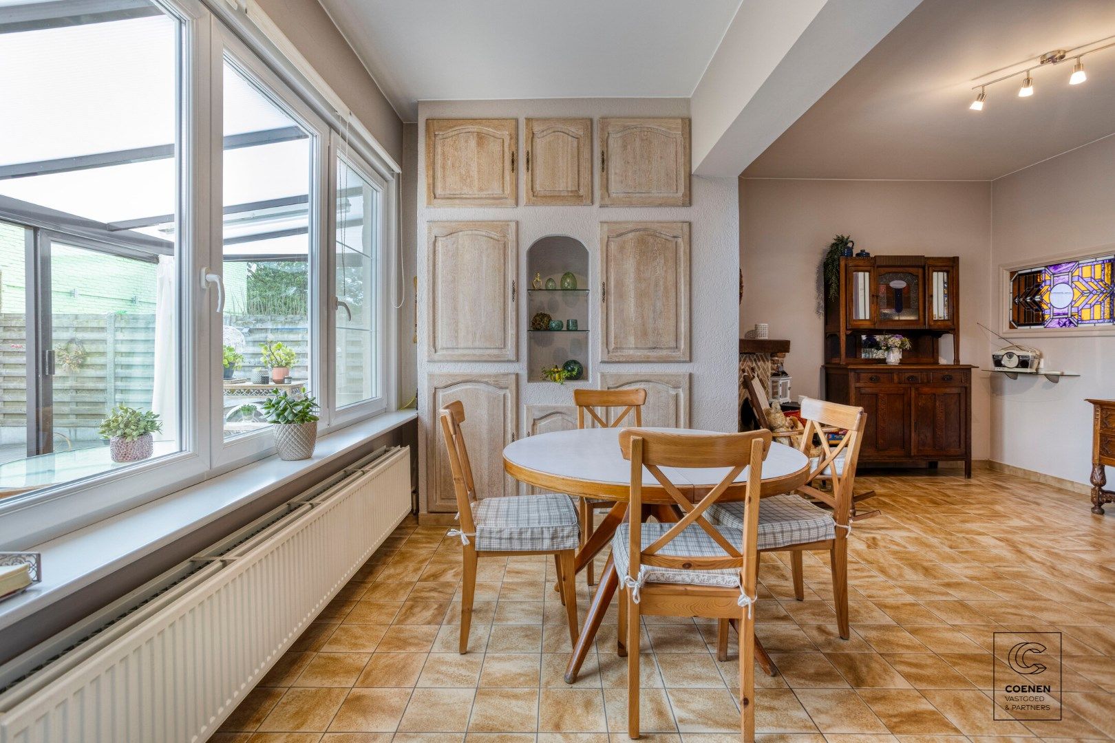 Instapklare woning met 2 slpk, ruime garage en zonnige tuin op TOPlocatie te Wommelgem!  foto 8