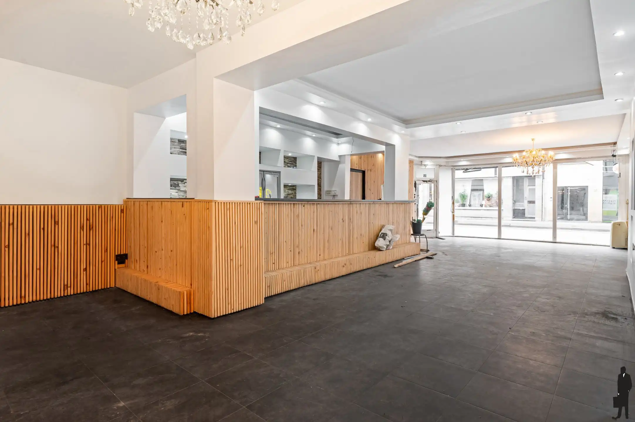 Handelshuis met zichtbaarheid, ruimte en mogelijkheden!&nbsp; foto 2