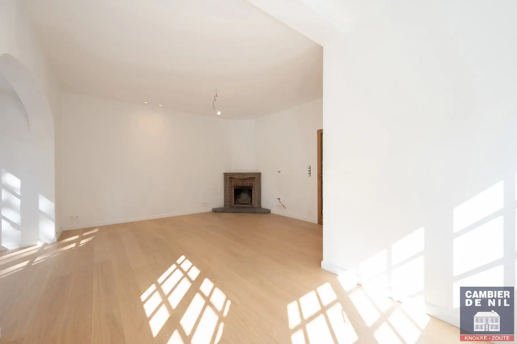 Gerenoveerde, ongemeubelde koppelvilla met zuidgerichte tuin palend aan de golf - Zoute foto 14