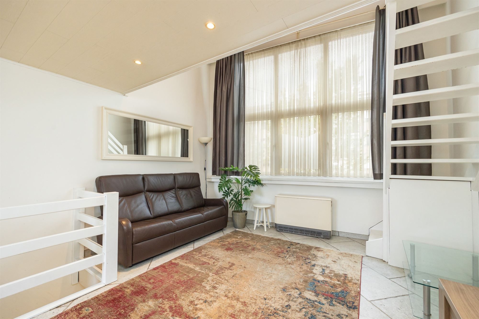 Woning met garage/ruime opslagplaats foto 5