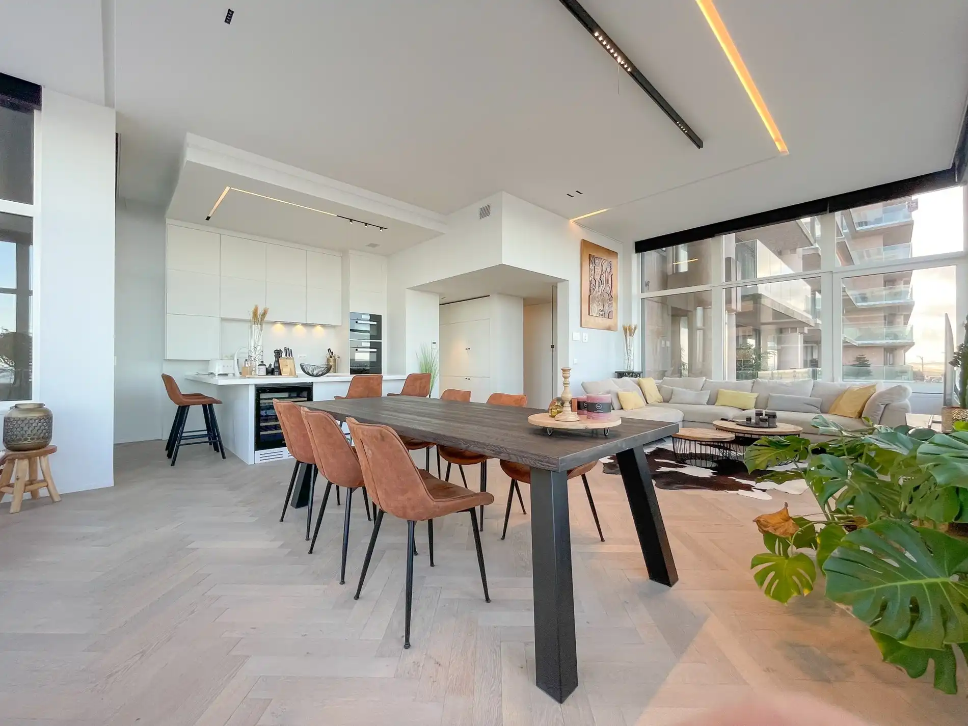 Uitzonderlijk, luxueus afgewerkt hoekappartement met frontaal zeezicht. foto 5